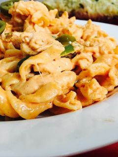 صورة لوصفة معكرونة بالكريمة والدجاج 🍜🍝