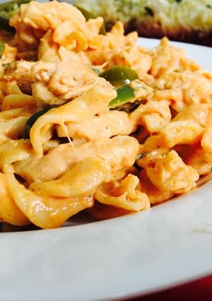 صورة لوصفة معكرونة بالكريمة والدجاج 🍜🍝