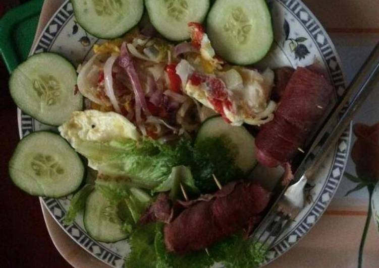 Recipe of Ultimate Fried egg with sausage,cucumber and lettuce