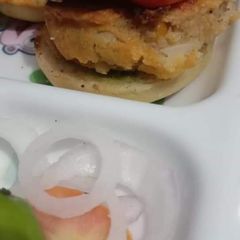 A picture of Vada pao.