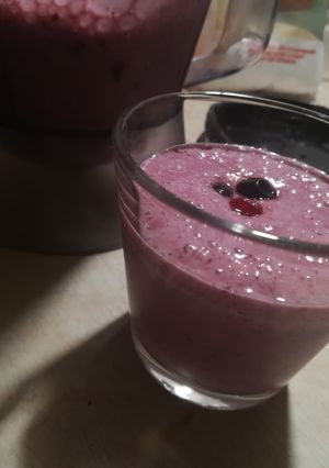 Erdei gyümölcsös smoothie recept fotója