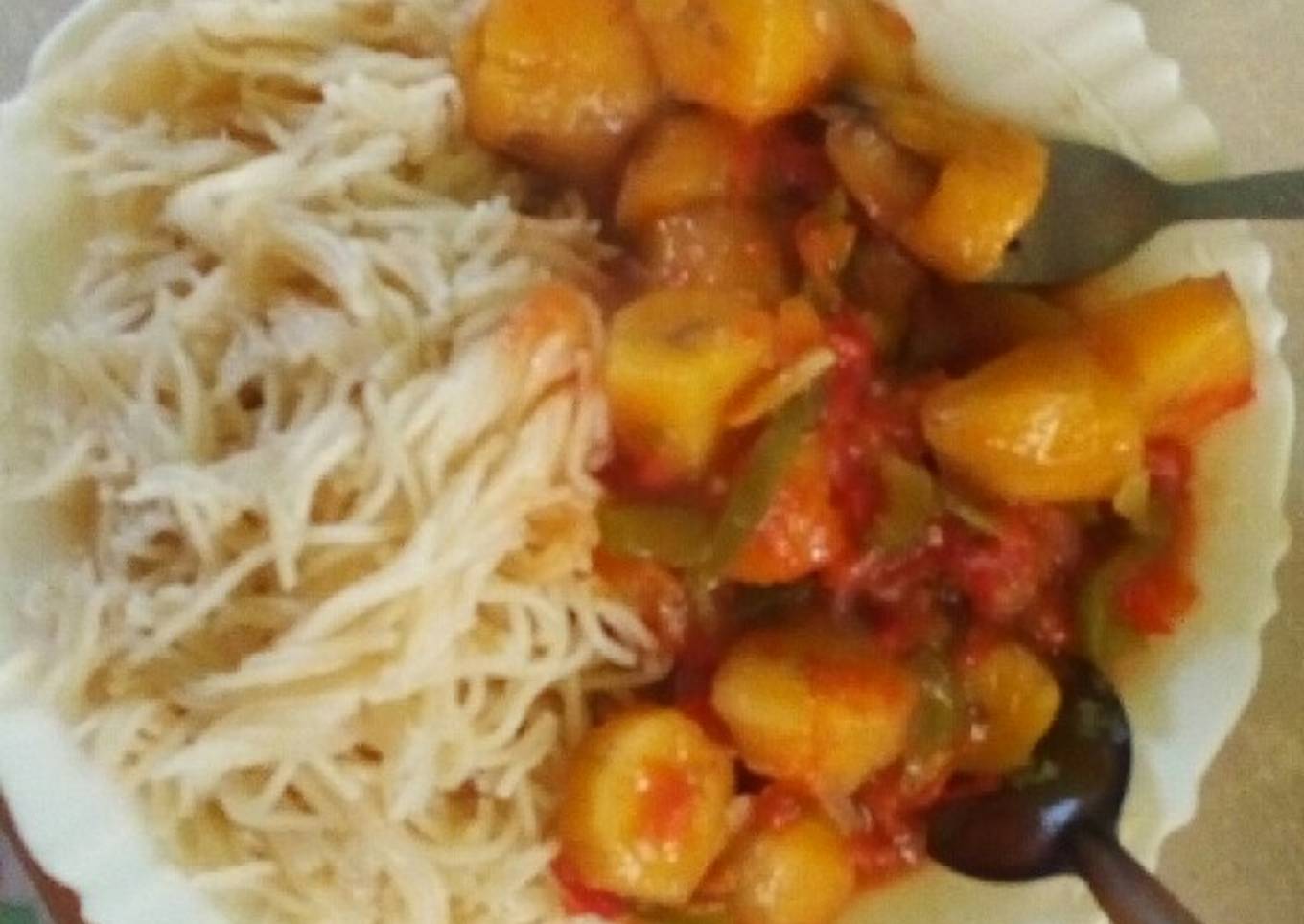 Spaghetti served with matoke#authormarathon#