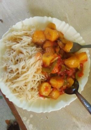 A picture of Spaghetti served with matoke#authormarathon#.