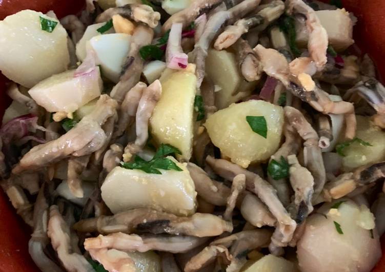 Patatas aliñadas con muergos o navajas