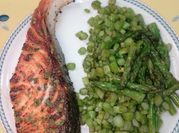 Una foto de guarniciones salmón plancha
