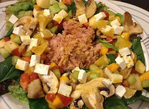Una foto de Ensalada fresca con atún