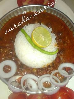 ડબલ સ્પાઈસી રાજમાં વિથ રાઇસ (rajma rice recipe in Gujarati) રેસીપી મુખ્ય ફોટો