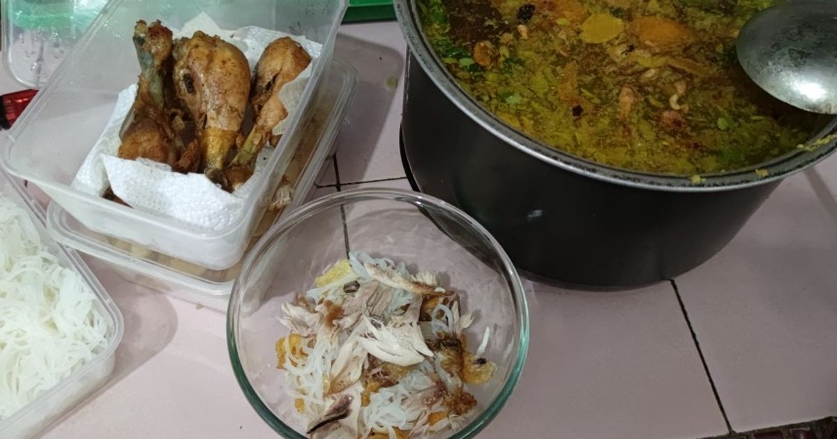 Soto Ayam Lamongan dengan koya