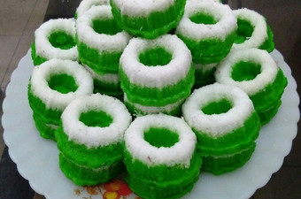 Cara Bikin Putu Ayu Super Lembut Bahan Sederhana