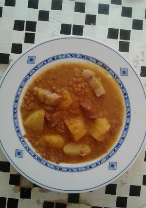 Una foto de Lentejas con chorizo y tocino (a mi manera)
