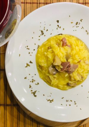 Foto di Risotto zafferano con speck e funghi