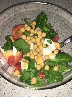Una foto de Ensalada de garbanzos