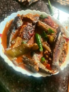 সবজি দিয়ে ট্যাংরা মাছের ঝোল (Sabji diye tangra macher jhol recipe in bengali) রেসিপির প্রধান ছবি