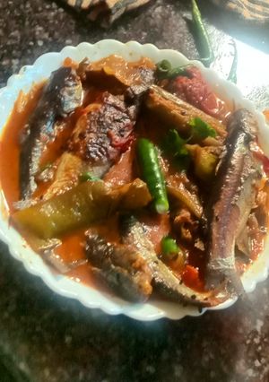 সবজি দিয়ে ট্যাংরা মাছের ঝোল (Sabji diye tangra macher jhol recipe in bengali) রেসিপির প্রধান ছবি