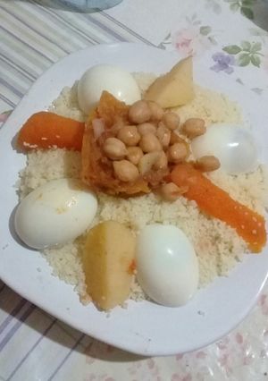 صورة لوصفة الكسكس او الطعام بالمرق واليقطين