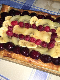 Una foto de Milhoja de crema y frutas