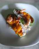 Calabacita española rellena de camarón, bañada en salsa bechamel