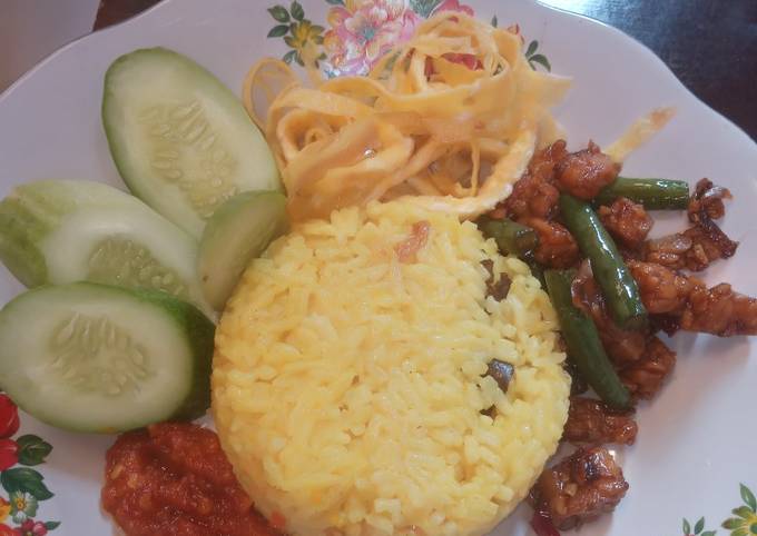 Nasi kuning mgicom