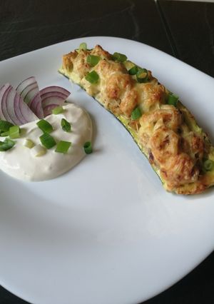 Karfiollal és csirkemellel töltött cukkini recept fotója