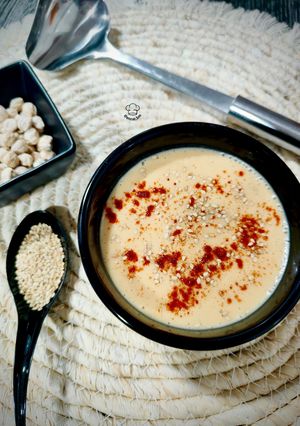 Una foto de Hummus cremoso con harina de garbanzo