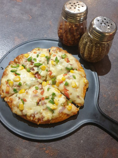 વેજ. પીઝા (Veg. Pizza Recipe In Gujarati) રેસીપી મુખ્ય ફોટો