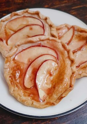 Una foto de Hojaldre de Manzana 🍎 - Fácil con 3 Ingredientes