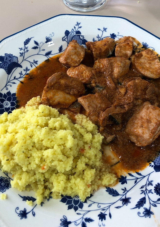Una foto de Pavo Garam Masala con cuscús