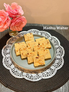 मावा बर्फी (Mawa Barfi) रेसिपी मुख्य फोटो