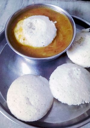 इडली(idly recipe in hindi) रेसिपी मुख्य फोटो