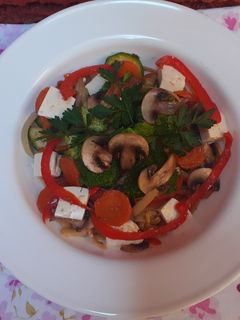 Una foto de Tallarines con verduras en salsa de soja ❤🤤
