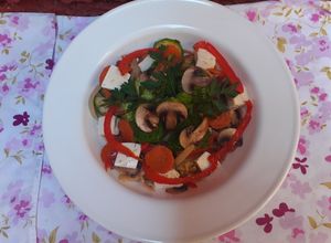 Una foto de Tallarines con verduras en salsa de soja ❤🤤