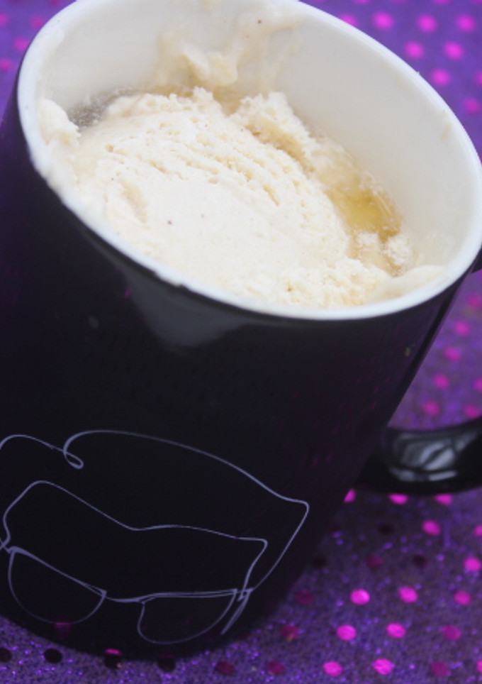 Una foto de Jarra de frutas con helado de manzana