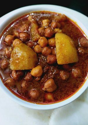 A picture of Aloo chane ki sabzi.