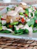Ensalada de edamame con vieiras y mayonesa picante de su coral