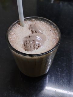 चॉकलेट कोल्ड कॉफी रेसिपी मुख्य फोटो
