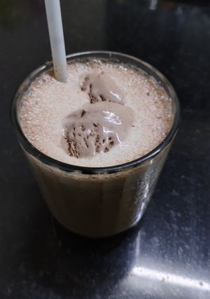 चॉकलेट कोल्ड कॉफी रेसिपी मुख्य फोटो