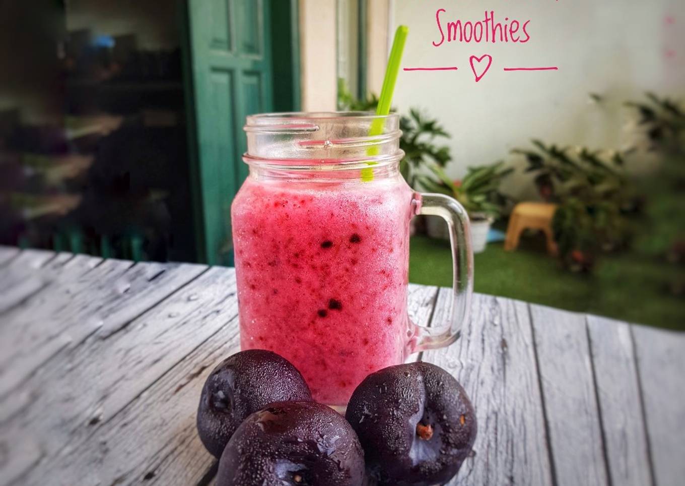 Sirsak & Plum Smoothies