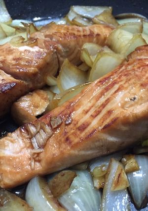 Foto resep Salmon madu kecap dengan bawang bombay