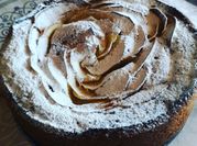 Una foto di mele e crema pasticcera
