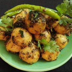 A picture of Semolina balls (sooji balls).