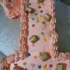Cream cake with gold marshmallows 😋🎂🎂 A picture of Cream cake with gold marshmallows 😋🎂🎂.