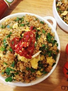 [亨氏番茄醬]蔥花土雞蛋炒飯 的食譜成品照片
