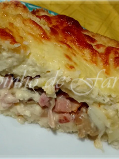 Foto de Pão de forma no forno com bacon, fiambre e cogumelos