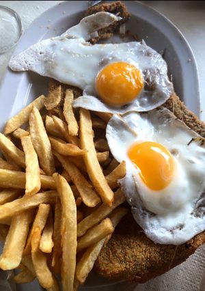 Una foto de Milanesa a caballo 😋