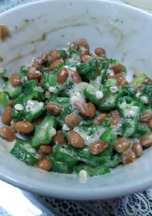 รูปของ กระเจี๊ยบเขียวลวกกับนัตโตะ (Natto & Okra)