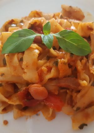 عکسی از دستور فتوچینی با تن ماهی و لوبیا
