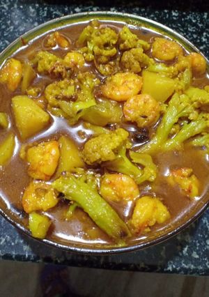 A picture of Cauliflower prawn curry.