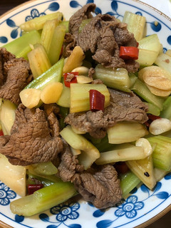 芹菜香炒牛肉 的食譜成品照片