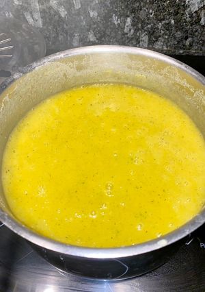 Una foto de Crema de calabacín, patata y zanahoria