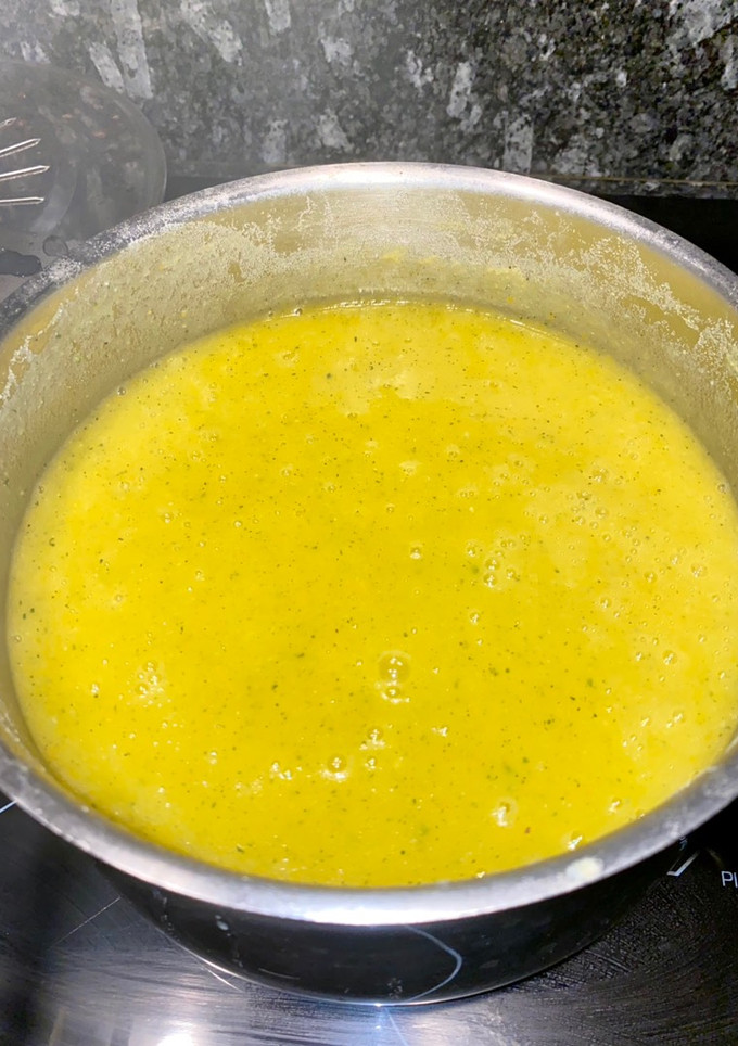 Una foto de Crema de calabacín, patata y zanahoria